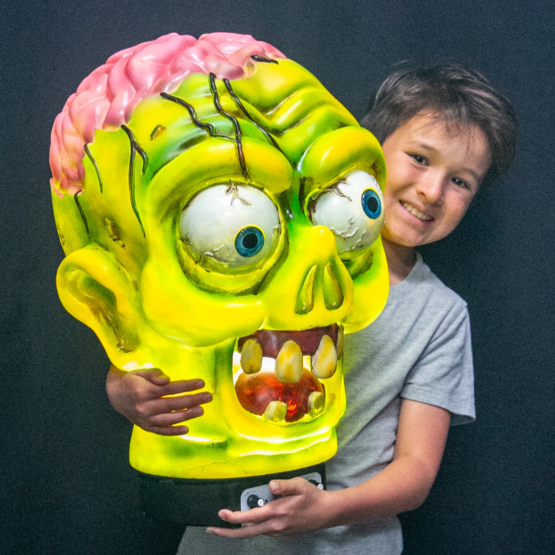 Giant Zombie Head Animatronic Prop 20-Inch-Tall Heavy Duty Polyresin Halloween Decoration
